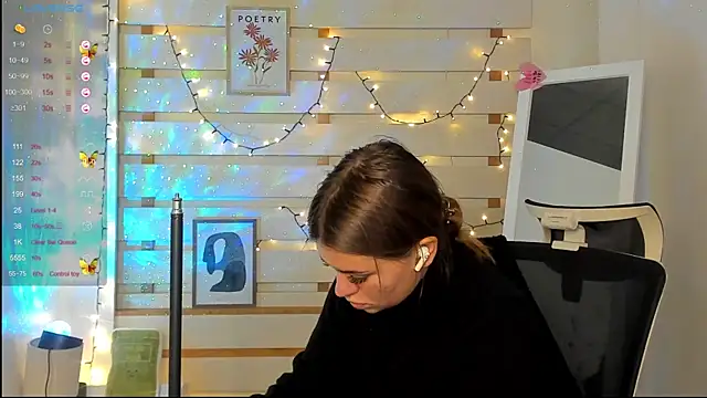 Josephine Kiss online show from October 20, 2025, 1:11 pm