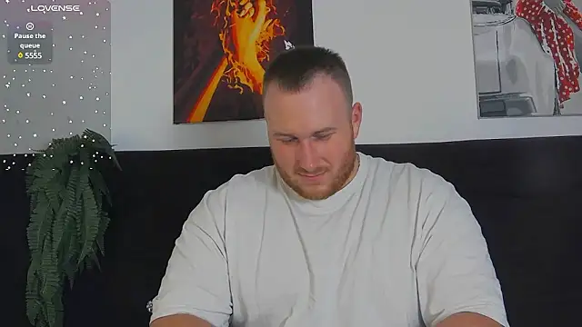 Snapshot of RoddyStill chatting on December 8, 2024, 3:13 pm RoddyStill online show from December 8, 2024, 3:13 pm