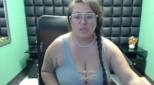 Snapshot of SaraThomso chatting on February 2, 2025, 7:35 pm SaraThomso online show from February 2, 2025, 7:35 pm