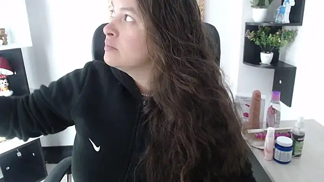 Snapshot of SaraThomso chatting on February 7, 2025, 3:01 am SaraThomso online show from February 7, 2025, 3:01 am