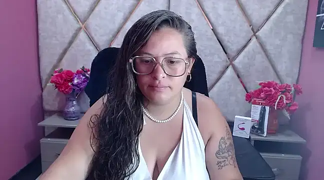 Snapshot of SaraThomso chatting on March 13, 2025, 2:49 am SaraThomso online show from March 13, 2025, 2:49 am