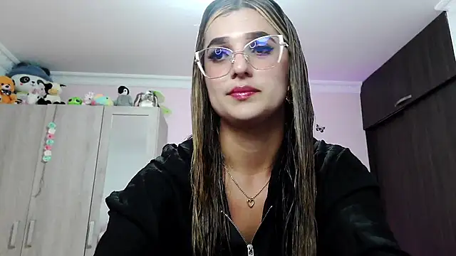 caroline jonson online show from January 3, 2025, 9:47 pm