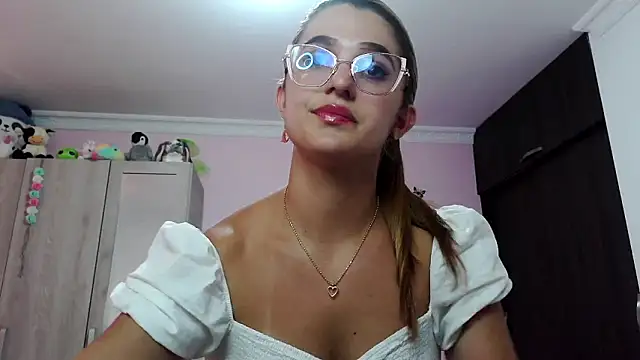 caroline jonson online show from January 9, 2025, 7:08 pm