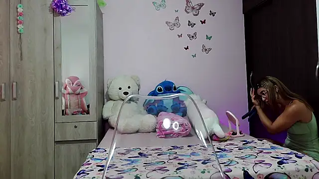 caroline jonson online show from February 15, 2025, 4:56 pm