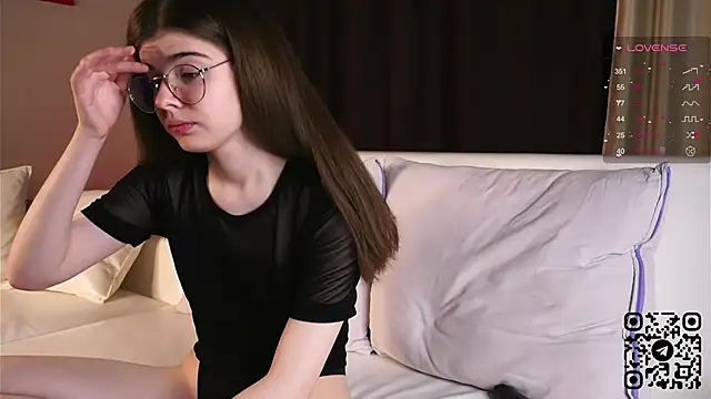 Snapshot of Mary_Shake chatting on December 14, 2024, 9:35 pm Mary Shake online show from December 14, 2024, 9:35 pm