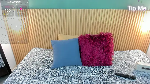  anavictoria  online show from October 20, 2025, 1:22 pm