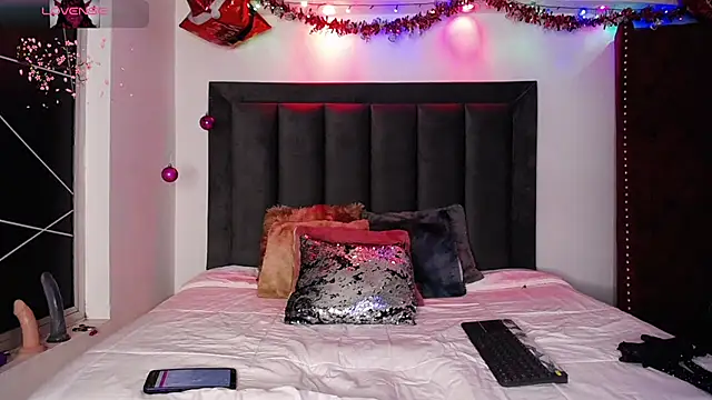 Snapshot of Tifanny_Sweett chatting on December 18, 2024, 4:53 am Tifanny Sweett online show from December 18, 2024, 4:53 am