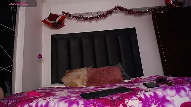 Snapshot of Tifanny_Sweett chatting on December 19, 2024, 12:24 am Tifanny Sweett online show from December 19, 2024, 12:24 am