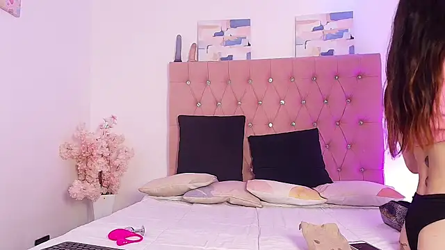 Snapshot of Tifanny_Sweett chatting on September 24, 2025, 1:58 pm Tifanny Sweett online show from September 24, 2025, 1:58 pm