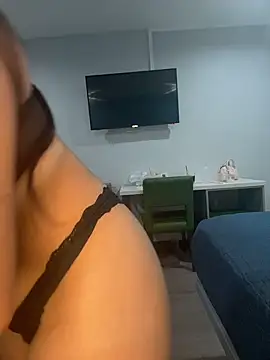hotpinkangel online show from June 12, 2026, 3:44 pm