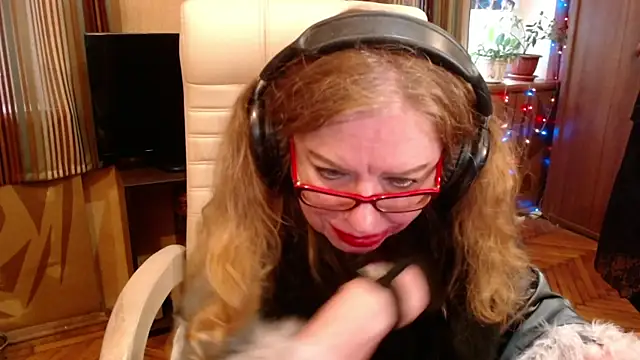 Snapshot of Miss_Tress chatting on May 16, 2026, 5:04 am Miss Tress online show from May 16, 2026, 5:04 am