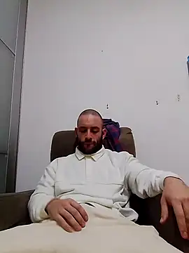 Snapshot of bearguy998 chatting on January 25, 2025, 11:54 pm bearguy998 online show from January 25, 2025, 11:54 pm