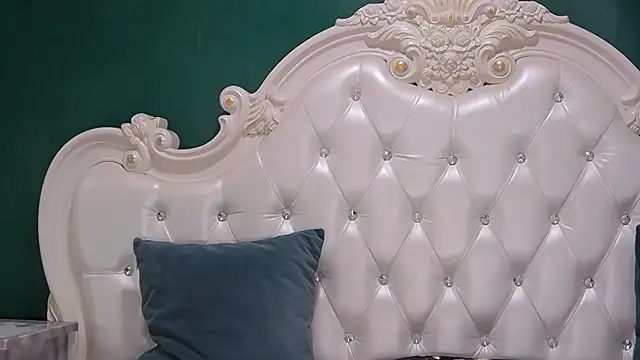 ArielBurn online show from October 12, 2025, 8:52 pm