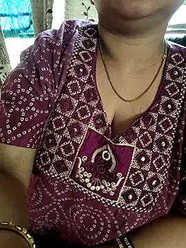 cuteyqueen online show from February 19, 2026, 10:44 am