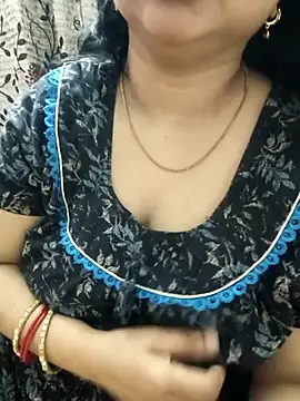 cuteyqueen online show from April 14, 2026, 1:11 am