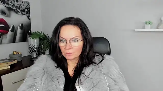 HelenLuxx online show from January 22, 2025, 10:18 am