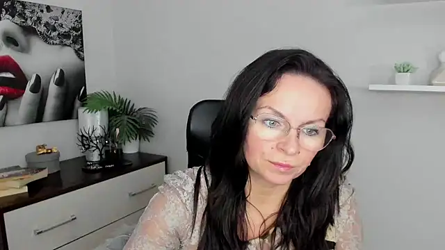 HelenLuxx online show from January 23, 2025, 1:13 pm