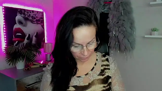 HelenLuxx online show from February 15, 2025, 7:16 am