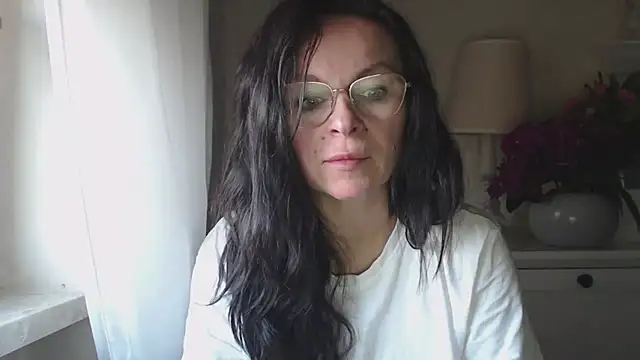 HelenLuxx online show from October 20, 2025, 6:14 am