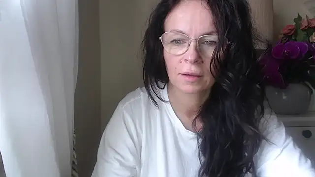 HelenLuxx online show from October 23, 2025, 6:34 am