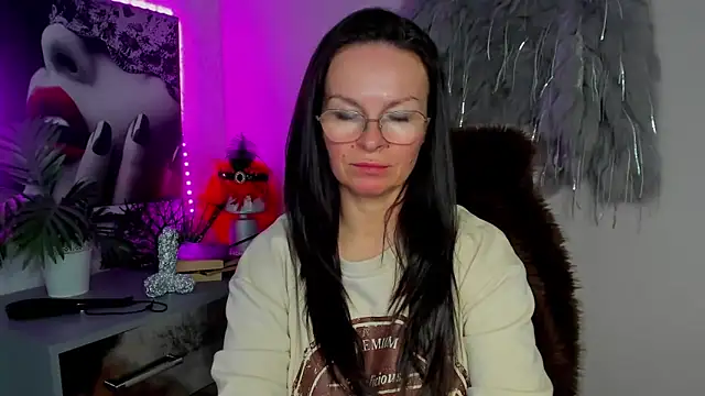 HelenLuxx online show from March 5, 2026, 3:19 pm