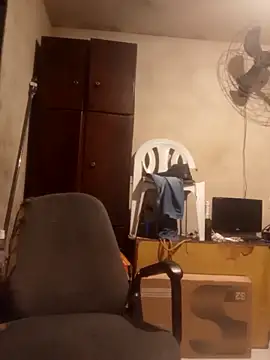 Claudiop2061 online show from September 28, 2025, 5:40 pm