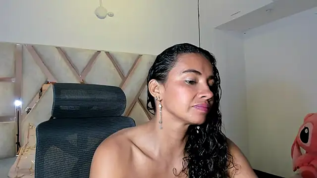 Snapshot of leslyflorez chatting on January 15, 2025, 12:30 am leslyflorez online show from January 15, 2025, 12:30 am