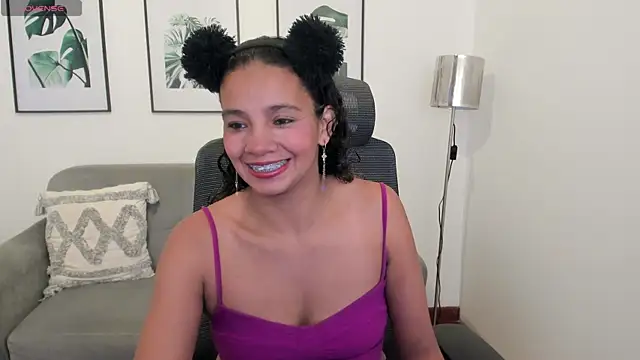 Snapshot of leslyflorez chatting on February 18, 2025, 9:09 pm leslyflorez online show from February 18, 2025, 9:09 pm