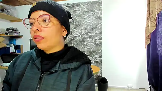 Snapshot of THEBOSSLARA chatting on February 18, 2025, 5:53 pm THEBOSSLARA online show from February 18, 2025, 5:53 pm