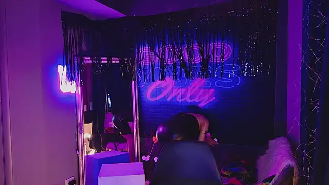 Snapshot of AriaVoss chatting on February 13, 2025, 8:24 pm AriaVoss online show from February 13, 2025, 8:24 pm