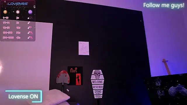 Snapshot of AriaVoss chatting on October 27, 2025, 10:14 pm AriaVoss online show from October 27, 2025, 10:14 pm