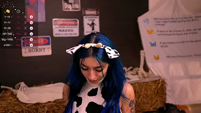 Snapshot of AriaVoss chatting on October 30, 2025, 10:54 pm AriaVoss online show from October 30, 2025, 10:54 pm