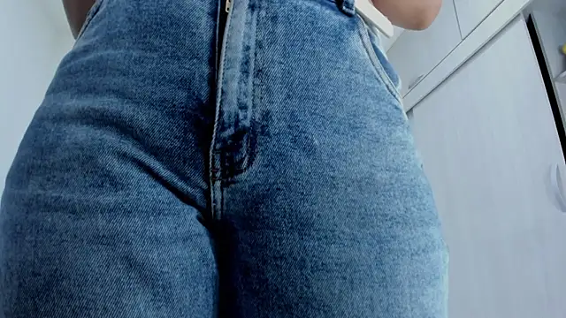 Amelia Debora Antonella online show from March 3, 2026, 1:28 pm