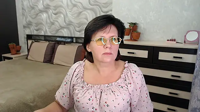 Snapshot of VitaCharm chatting on December 14, 2024, 8:40 pm VitaCharm online show from December 14, 2024, 8:40 pm