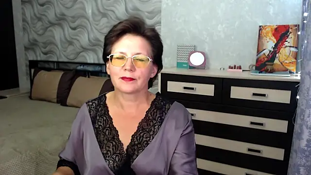 Snapshot of VitaCharm chatting on October 8, 2025, 8:39 pm VitaCharm online show from October 8, 2025, 8:39 pm