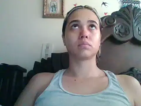 Snapshot of trianabell chatting on February 16, 2025, 4:42 pm trianabell online show from February 16, 2025, 4:42 pm