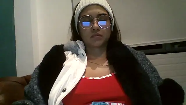 Snapshot of trianabell chatting on December 1, 2025, 1:32 am trianabell online show from December 1, 2025, 1:32 am