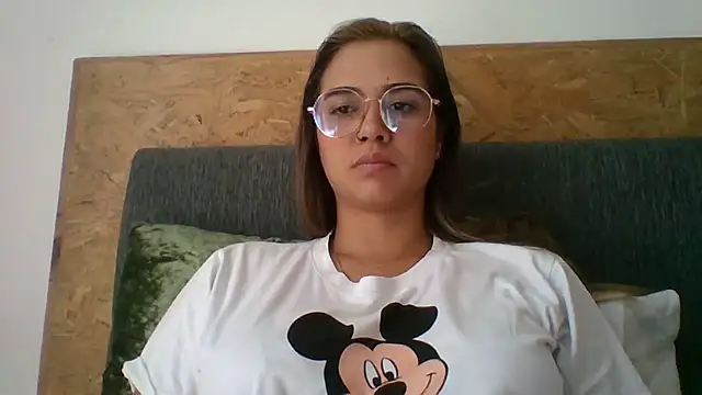 Snapshot of trianabell chatting on December 1, 2025, 3:17 pm trianabell online show from December 1, 2025, 3:17 pm