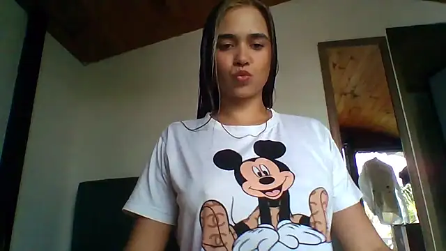 Snapshot of trianabell chatting on December 4, 2025, 6:49 pm trianabell online show from December 4, 2025, 6:49 pm