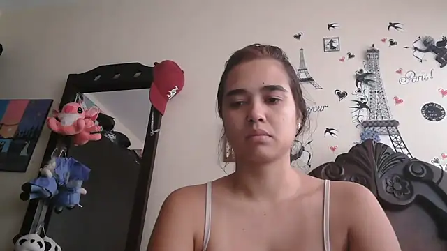 Snapshot of trianabell chatting on January 15, 2026, 4:33 pm trianabell online show from January 15, 2026, 4:33 pm