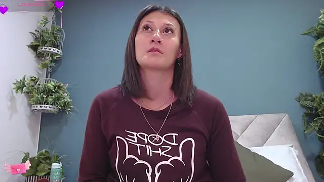 SharisWillian online show from February 7, 2025, 3:34 am