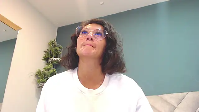 SharisWillian online show from April 15, 2026, 3:46 am