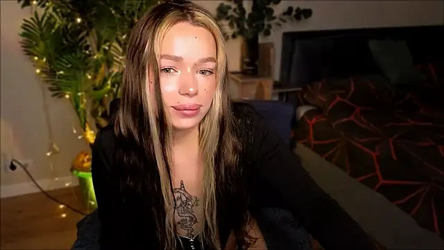 Snapshot of Lily_Yin chatting on February 10, 2025, 6:20 am Lily Yin online show from February 10, 2025, 6:20 am