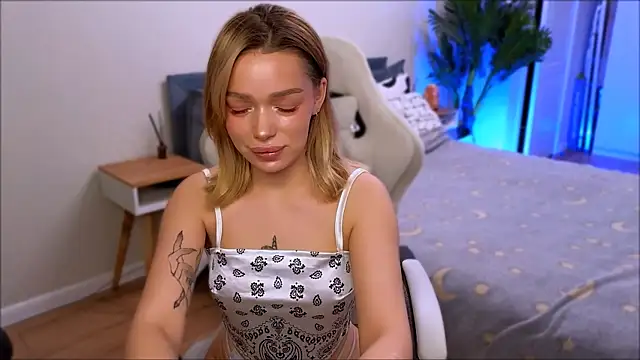 Lily Yin online show from December 19, 2025, 5:36 am