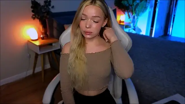 Lily Yin online show from April 10, 2026, 5:45 am