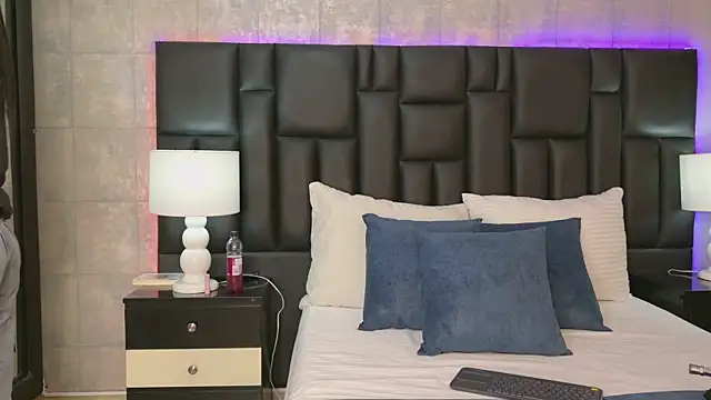 MiaSweeths online show from January 13, 2026, 4:18 am