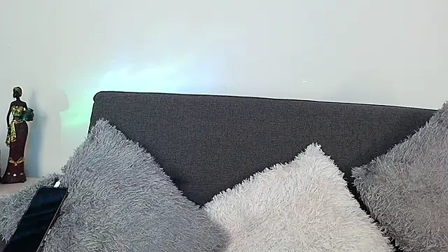 mia roux13 online show from September 26, 2025, 6:12 pm