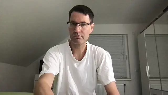 zxzx cam1 online show from November 1, 2025, 4:09 pm