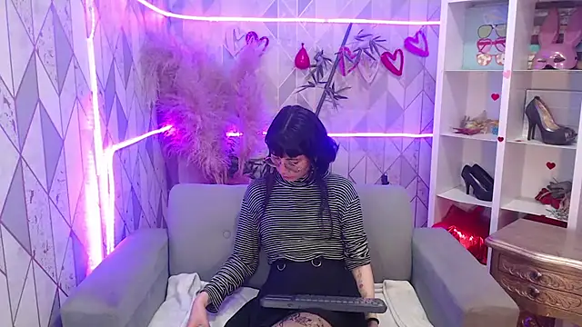 charlottemoonxz online show from October 10, 2025, 7:02 pm