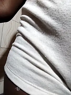 julietunderwoood online show from October 7, 2025, 3:58 am